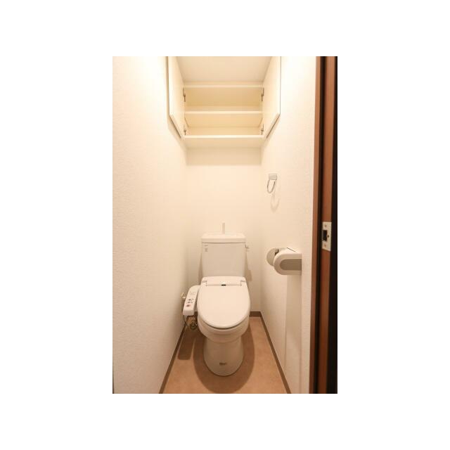 トイレ　温水洗浄便座。