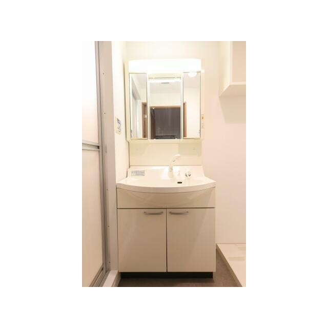 洗面設備　嬉しい独立洗面台付き。