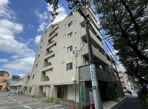 建物外観　鉄筋コンクリート造のがっちりとした建物。