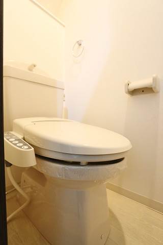 トイレ　ウォシュレット完備です
