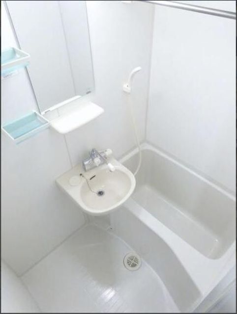 バス・シャワールーム　※別部屋参考写真