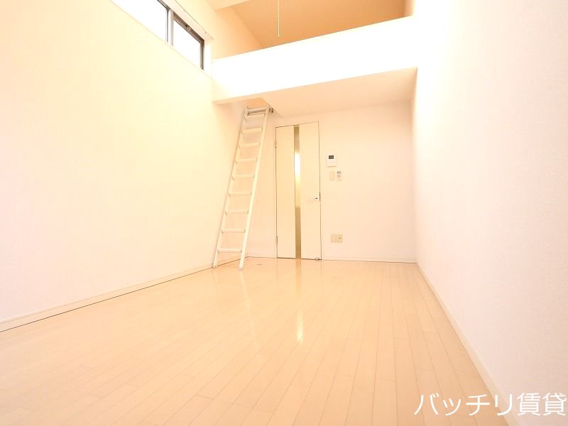 居室・リビング　別号室タイプの為、現状を優先致します。