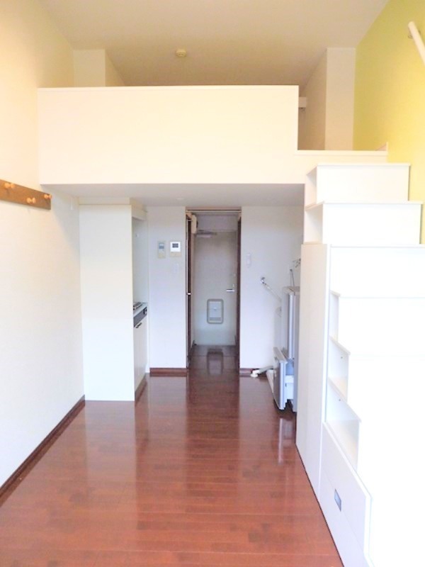 居室・リビング　ロフトかがあるので天井が高く開放的