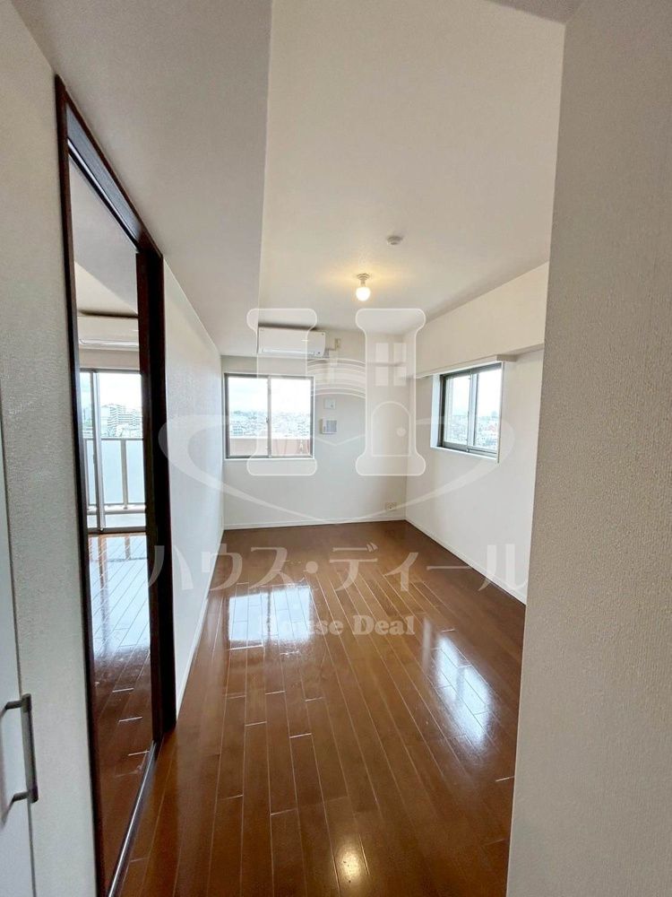 居室・リビング　別号室参考写真です