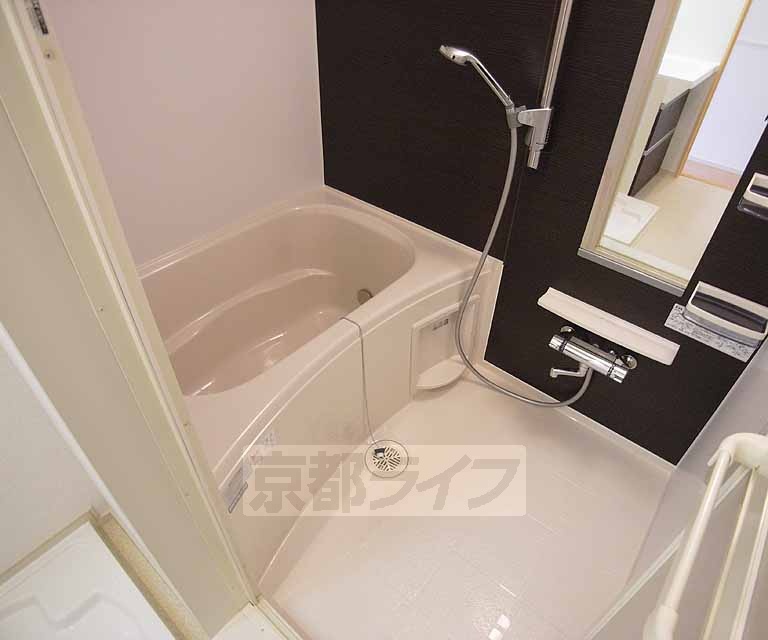 バス・シャワールーム　浴室乾燥機付きのお風呂です。