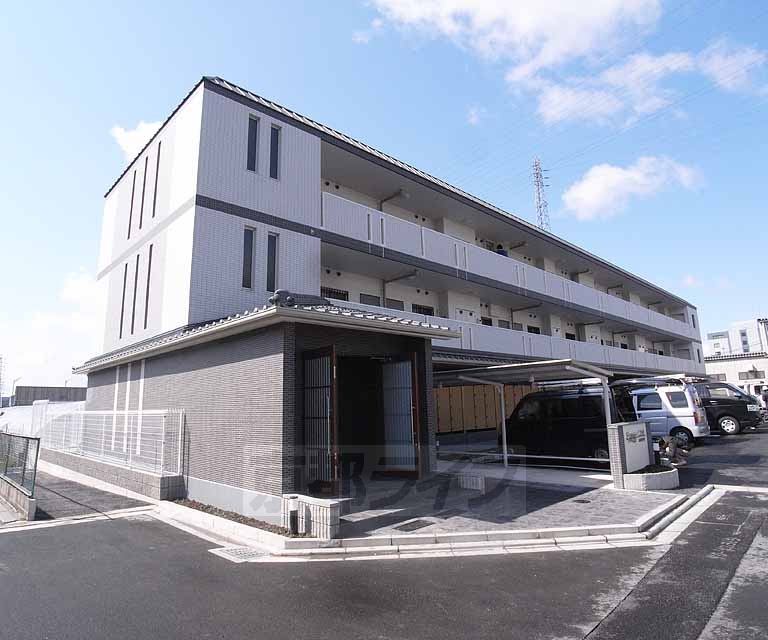 建物外観　パリッとした外観ですね。