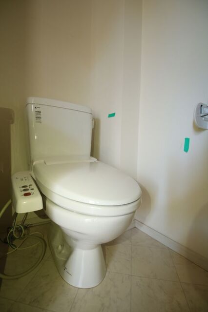 トイレ　※別室の参考写真の為、現況優先です。