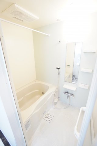 バス・シャワールーム　※同物件・反転タイプの写真です。