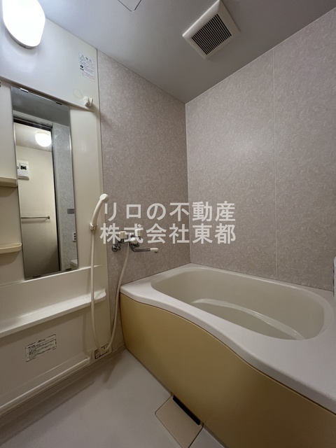 バス・シャワールーム　帰宅時間がずれても便利な追焚機能付バスルームです♪