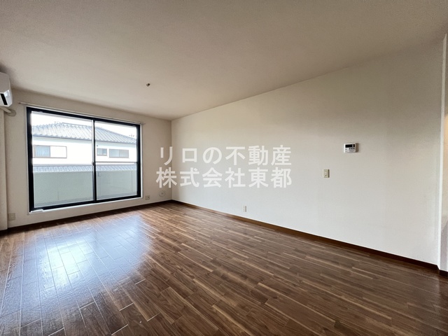 居室・リビング　採光と通風に優れた、開放感溢れるリビング♪