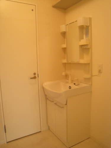 洗面設備　同タイプの別部屋の写真です