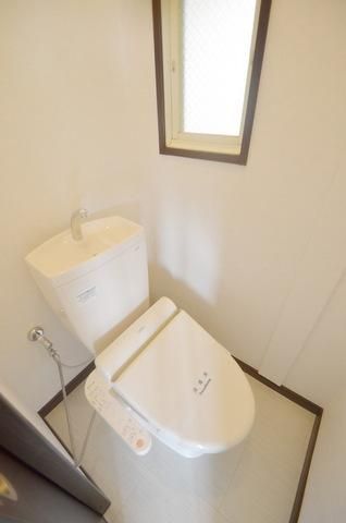 トイレ　温水洗浄便座