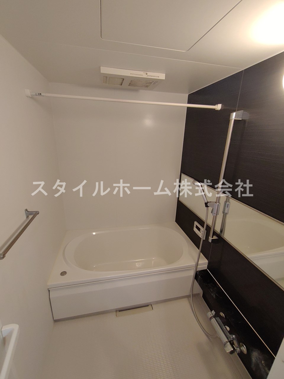 バス・シャワールーム　別部屋写真です。