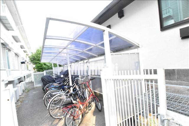 駐車場　屋根付きの駐輪場です