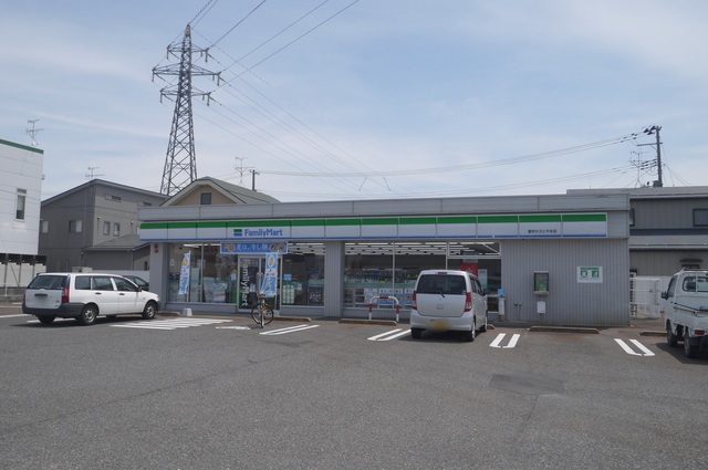 コンビニ　ファミリーマート豊栄かぶとやま店（コンビニ）まで494m