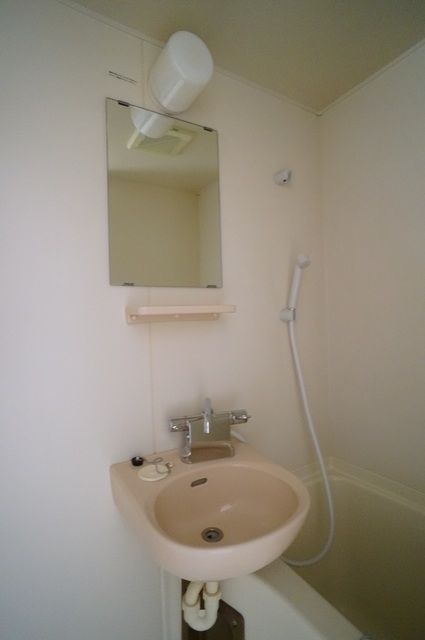 洗面設備　温度調整付き水栓で、温度調整が簡単です。