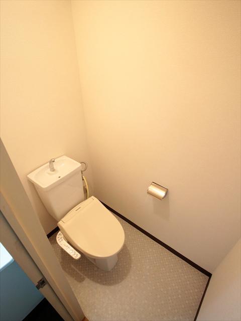 トイレ　松山市山越　エンブレム山越　トイレ