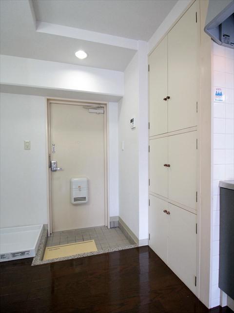 その他　松山市山越　エンブレム山越　玄関