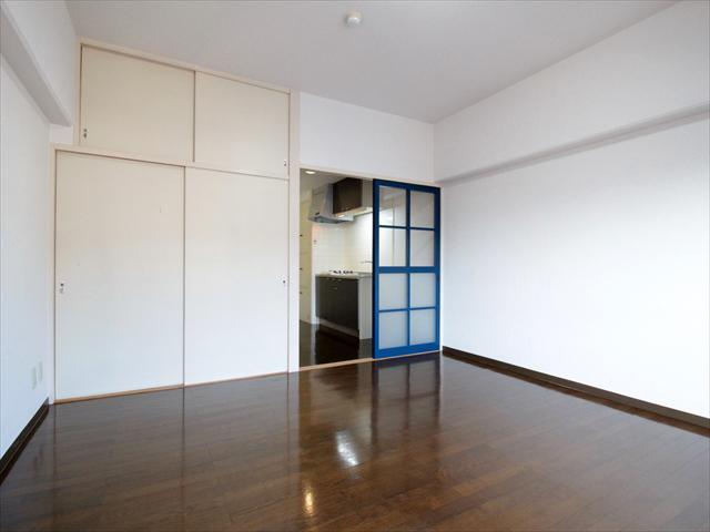 居室・リビング　松山市山越　エンブレム山越　リビング