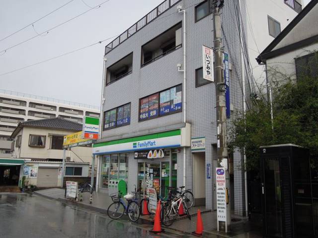 コンビニ　ファミリーマート（コンビニ）まで369m