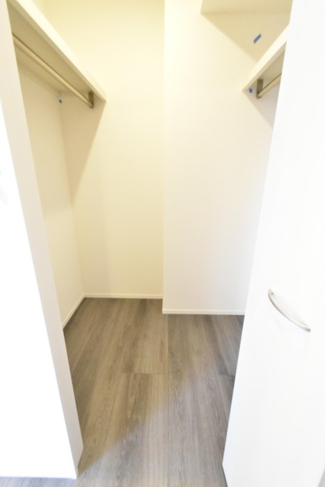 収納　大容量のウォークインクローゼットですのでお荷物の多い方でも安