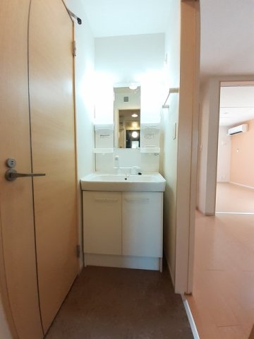 洗面設備　使いやすい洗面所です