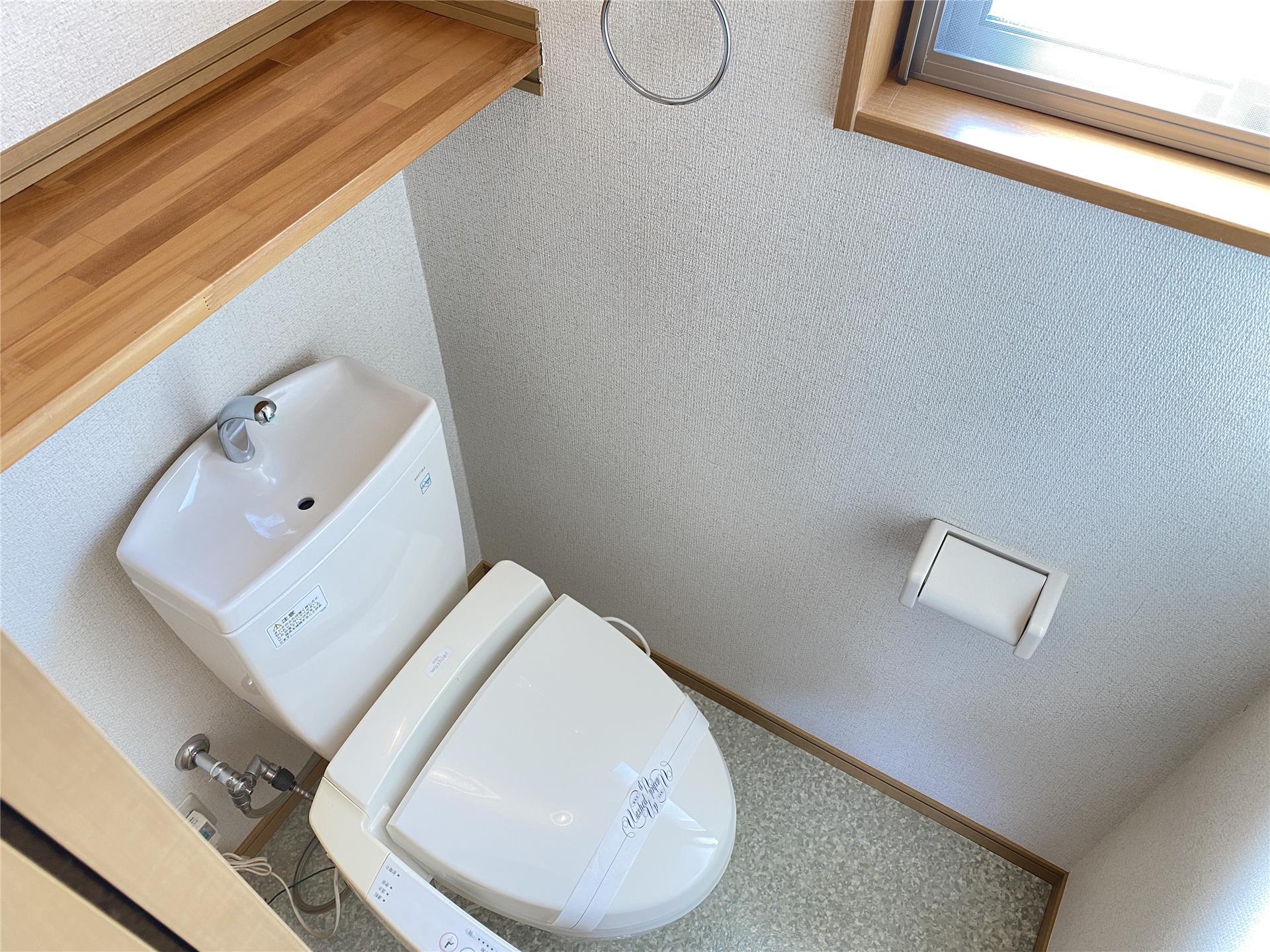 トイレ　温水洗浄便座付き♪