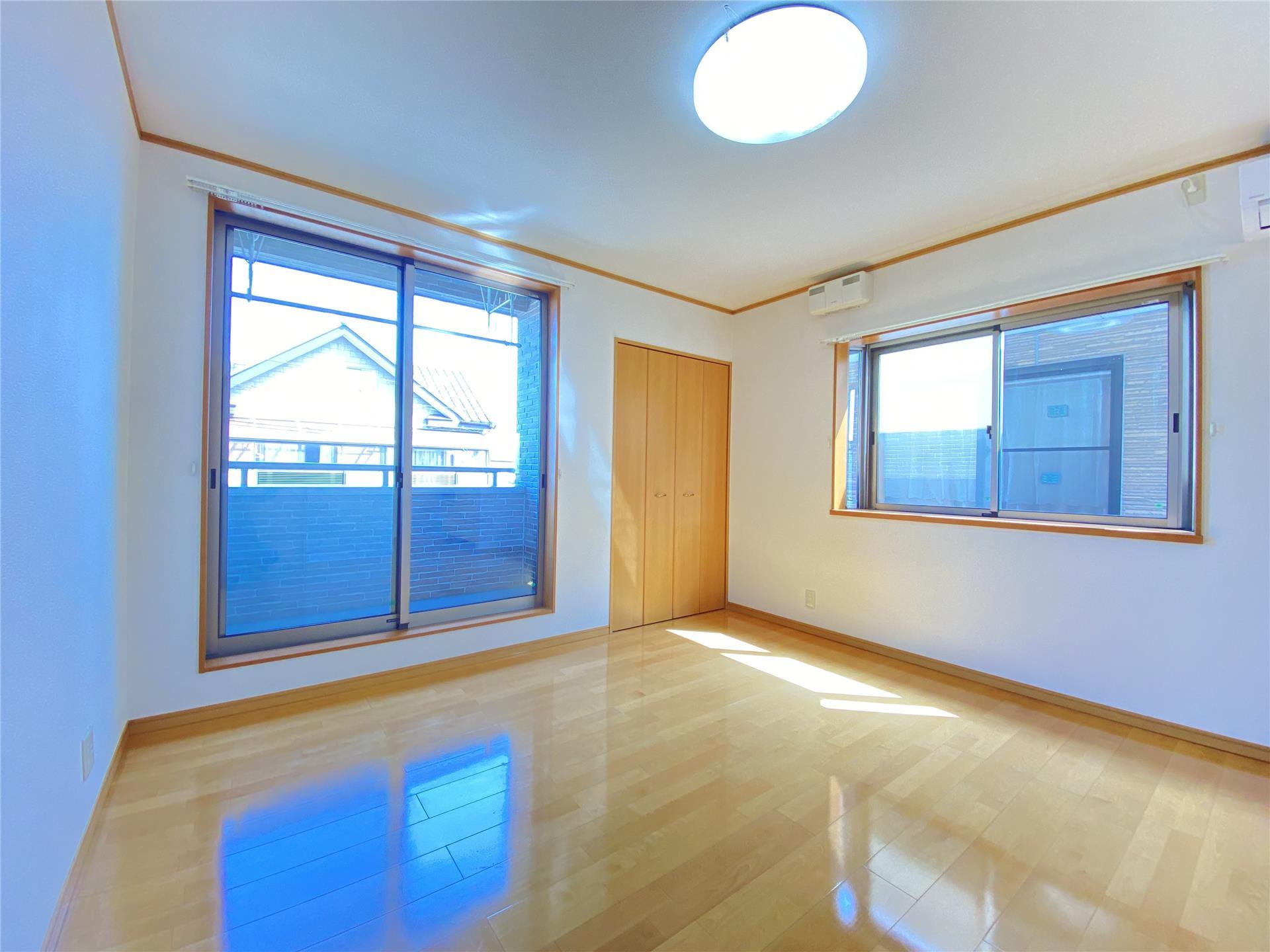 居室・リビング　８帖の洋室です♪2面採光♪