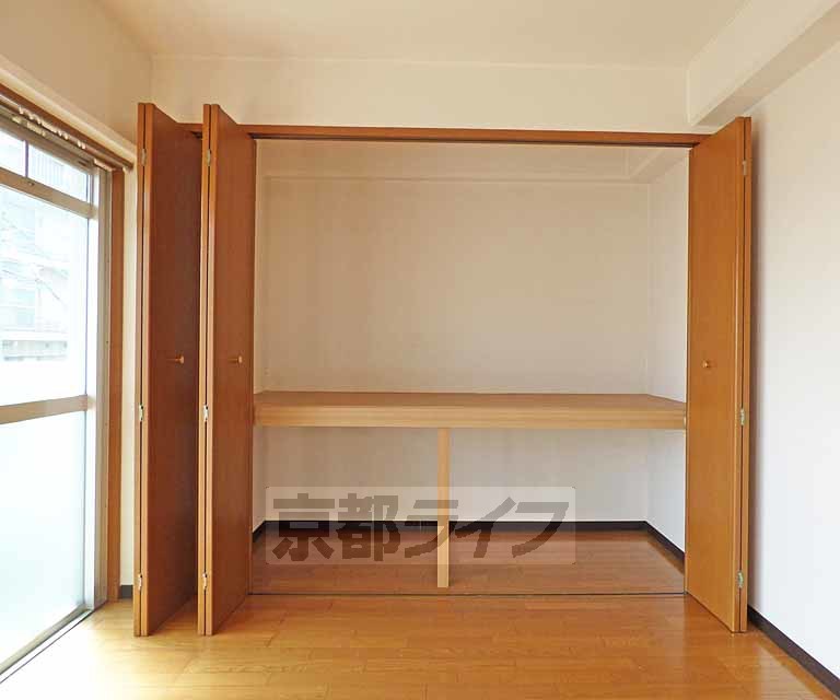 収納　広々とした収納です。