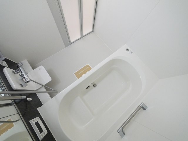 バス・シャワールーム　足をのばしてご入浴頂ける浴槽です。