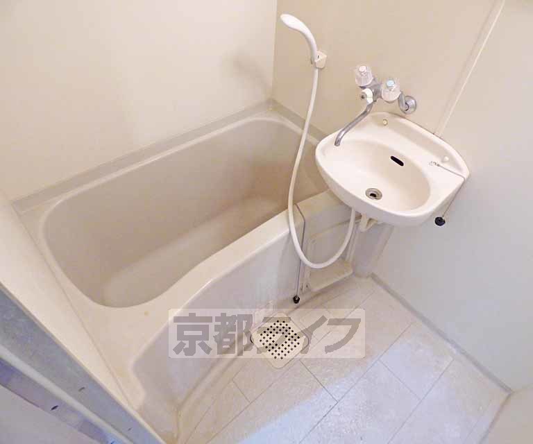 バス・シャワールーム　落ち着くスペースです。