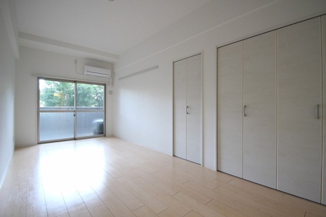 居室・リビング　同物件、別号室の写真