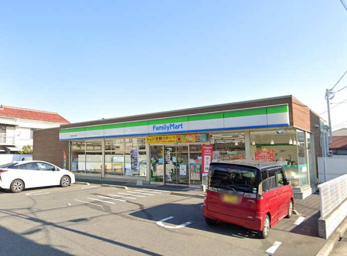 コンビニ　ファミリーマート（コンビニ）まで339m