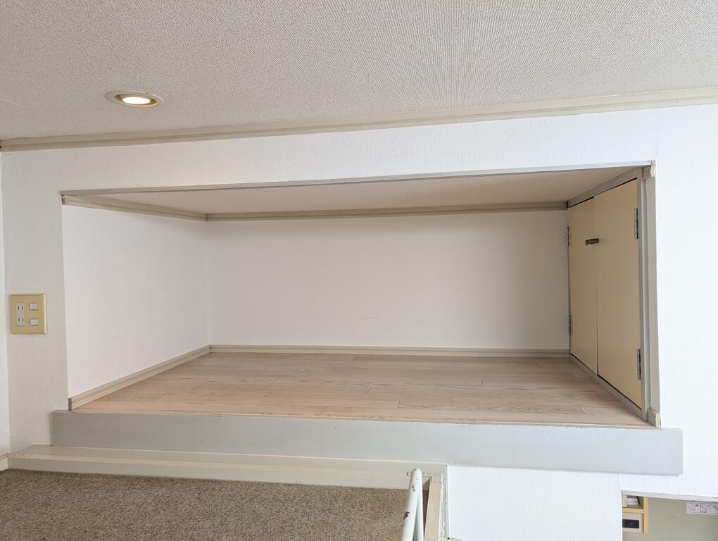 収納　駆動式ロフト