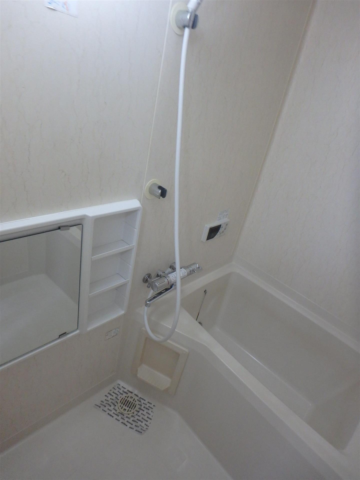 バス・シャワールーム　追い焚き機能付き浴室