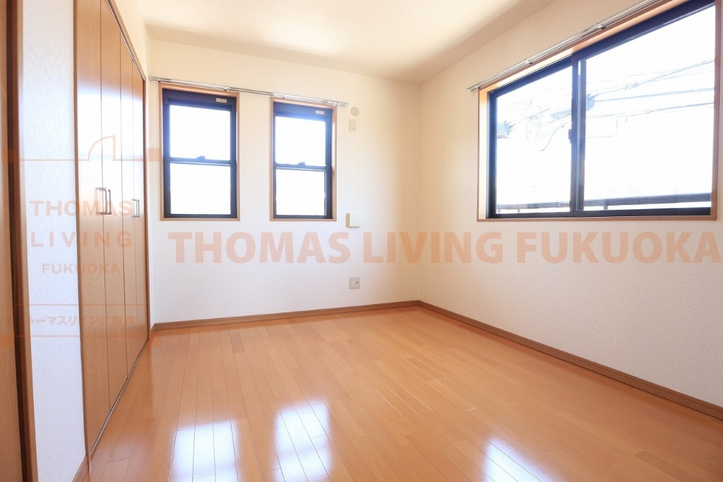 その他部屋・スペース　明るい洋室です。(写真は同型物件)