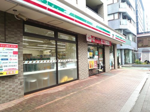 コンビニ　セブンイレブン 中野本町3丁目店（コンビニ）まで448m