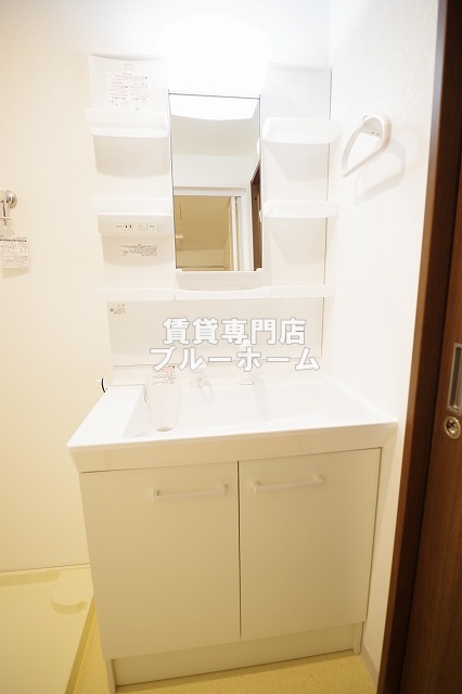 洗面設備　収納豊富な洗面所！