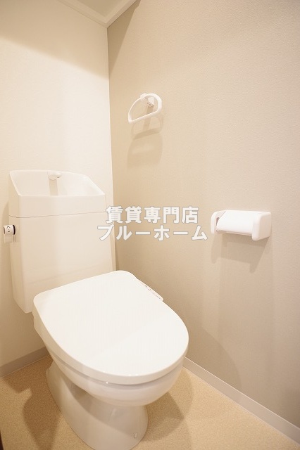 トイレ　温水洗浄便座付のトイレ！