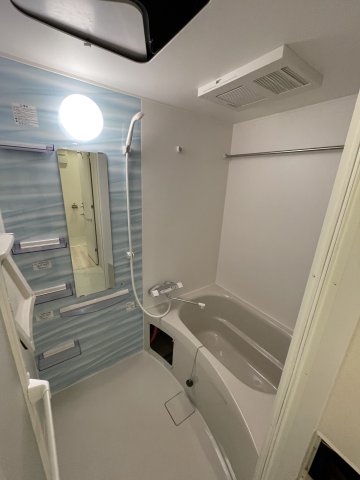 バス・シャワールーム　セレニテ本町リアン　浴室