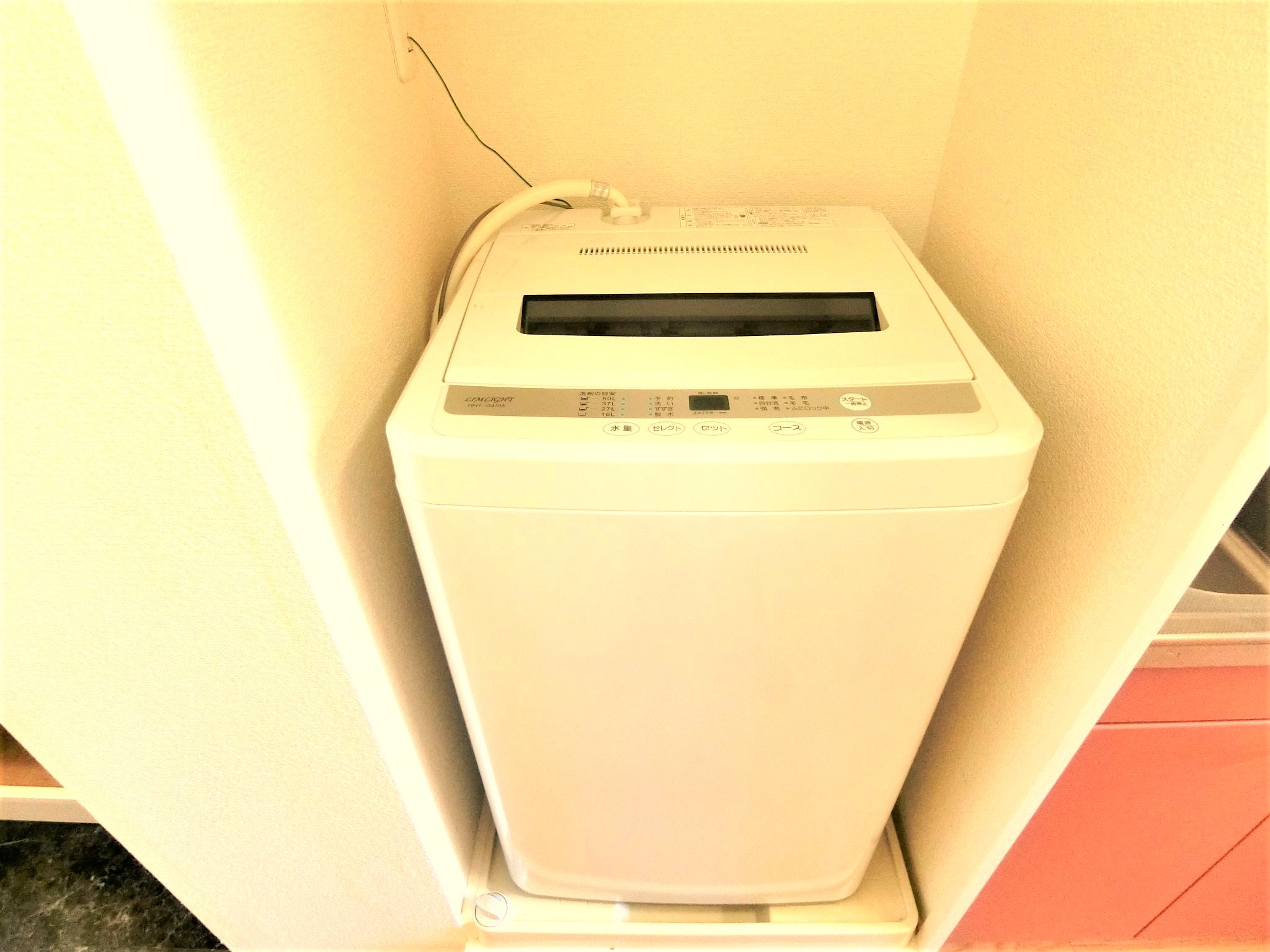 洗面設備　室内に全自動洗濯機が備え付けです☆