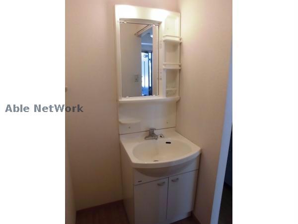 洗面設備　独立洗面化粧台です