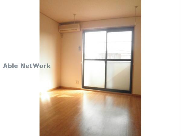 居室・リビング　日差しが差し込みます