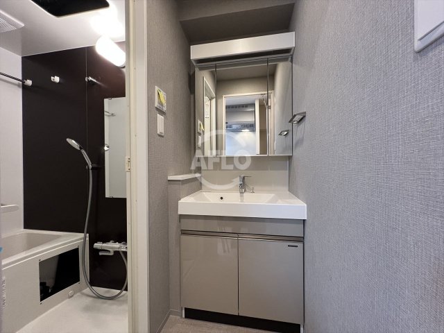 洗面設備　ドゥーエ天満橋　洗面脱衣所