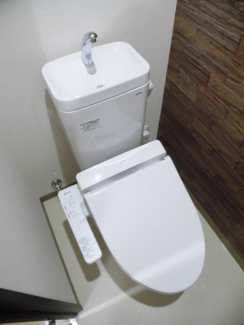 トイレ　洗浄付きのトイレです。