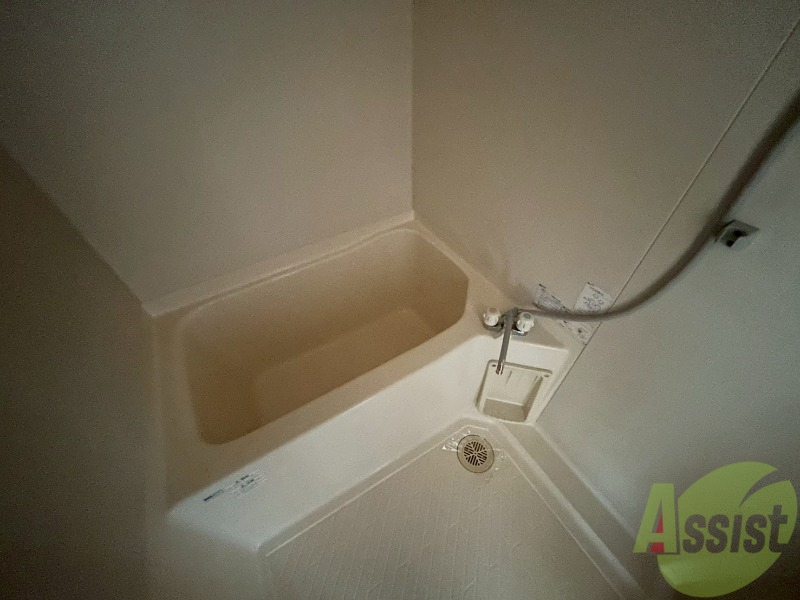 バス・シャワールーム　お風呂場です。湯船に浸かって１日の疲れを癒しませんか。