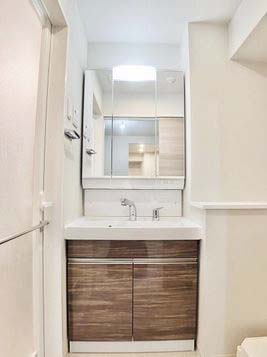 洗面設備　★三面鏡付き独立洗面台