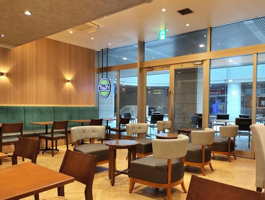 飲食店　タリーズコーヒー白金高輪駅店（飲食店）まで370m