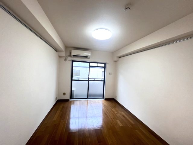 居室・リビング　南東向きの居室