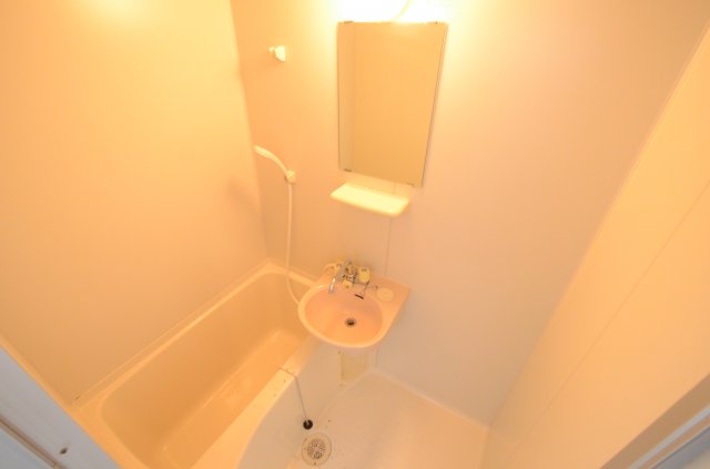 バス・シャワールーム　バストイレセパレートタイプの浴室です！